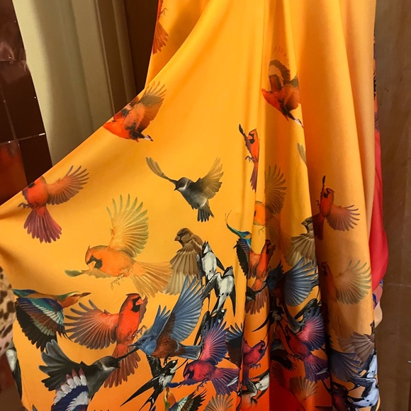 Gorgeous Hi/Low form fitting top , brings summertime vibes !!! - Picture 3 of 3